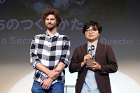 SKIPシティ国際Dシネマ映画祭2025の授賞式の様子。左からクーン・デ・ローイ、板橋知也
