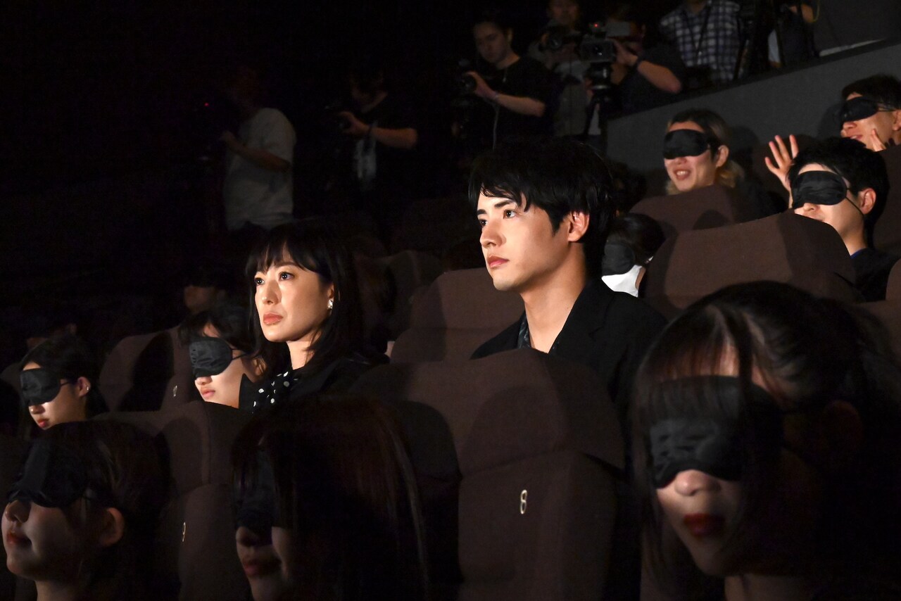 ホラー映画「近畿地方」菅野美穂と赤楚衛二が客席に紛れる、バスツアーは怖すぎワロタ