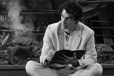 「グランドツアー」より、ゴンサロ・ワディントン演じる大英帝国の公務員エドワード