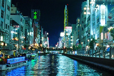 「グランドツアー」では現代の大阪・道頓堀が舞台となった