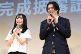 映画初主演を果たし、「おめでとう！」という声援を浴びる山川ひろみ（左）とRAN（右）