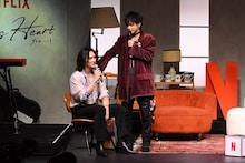 左から町田啓太、佐藤健