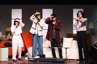 「グラスハート」世界最速試写会イベントにて、抽選でプレゼント企画が行われた様子