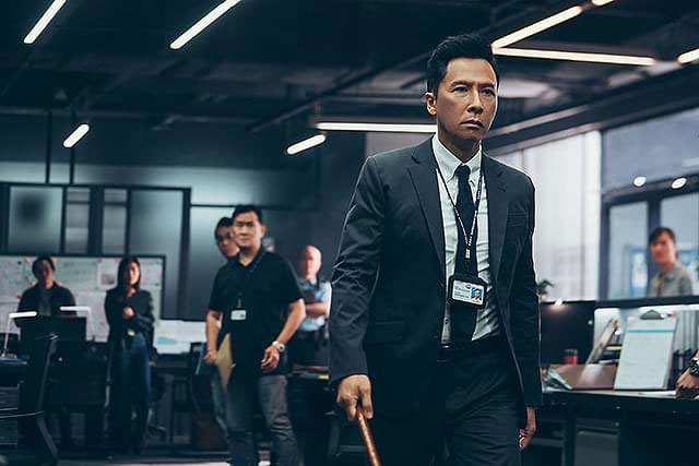 「レイジング・ファイア」場面写真