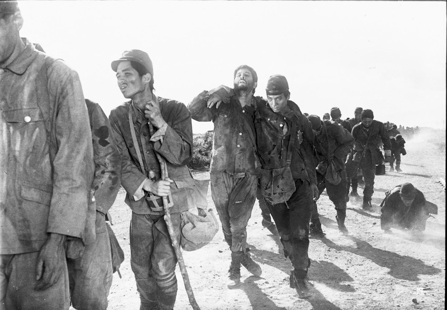 「人間の條件 第5部・死の脱出」場面写真 ©1961 松竹株式会社