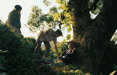 「世界日の出の時」場面写真