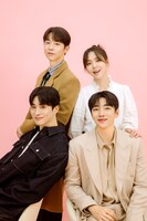 前列左からチョン・ゴンジュ、パク・ジェチャン（DKZ）。後列左からペ・イニョク、キム・ジウン