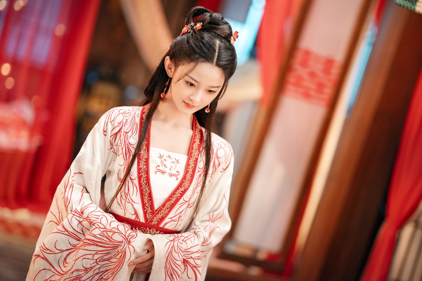 孜州の第九王女である李従歓（りしょうかん）。演じるのは中国時代劇「七夜雪」などで知られるジー・シューイー（吉舒亦）