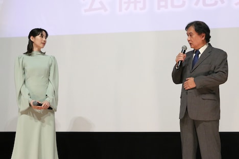 左からのん、片渕須直