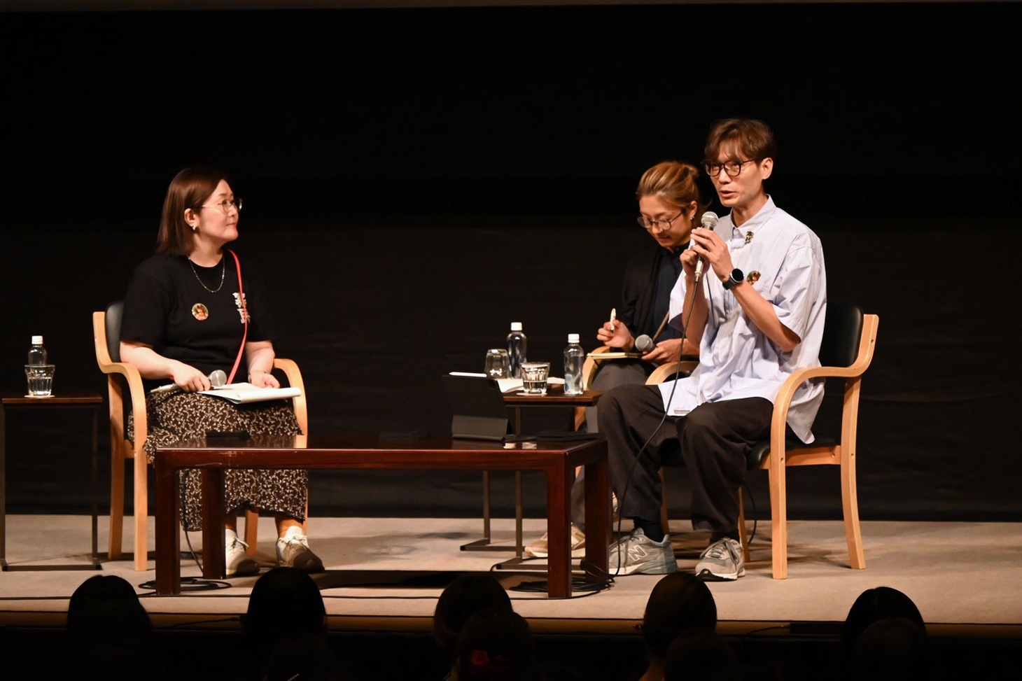 「九龍城砦 I 囲城」著者・余兒の来日ファンミーティングの様子