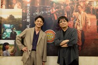 新潟で「宝島」舞台挨拶付き先行上映に登壇した妻夫木聡（左）、大友啓史（右）