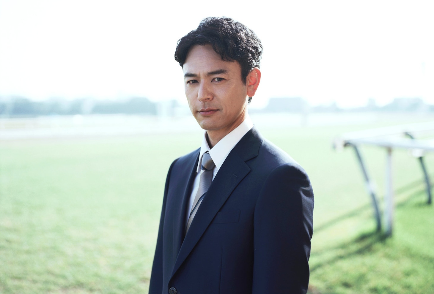 「ザ・ロイヤルファミリー」で主人公・栗須栄治を演じる妻夫木聡