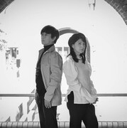 中江有里(右)と松本俊明(左)によるユニット「スピン」