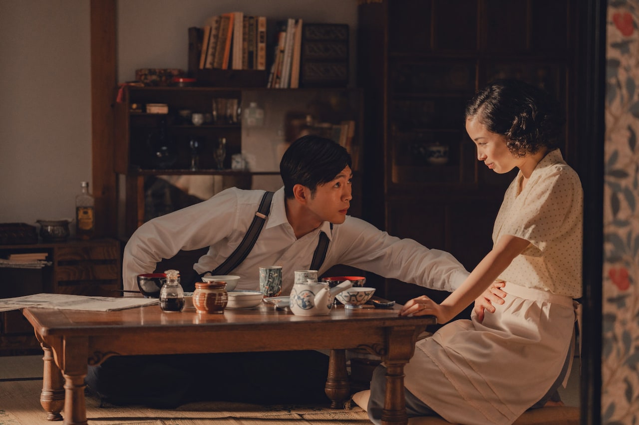 松下洸平が“妻”広瀬すずを気遣う「遠い山なみの光」新写真、キャスティングの決め手は