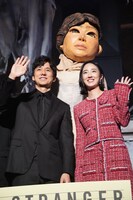 手前左から西島秀俊、グイ・ルンメイ