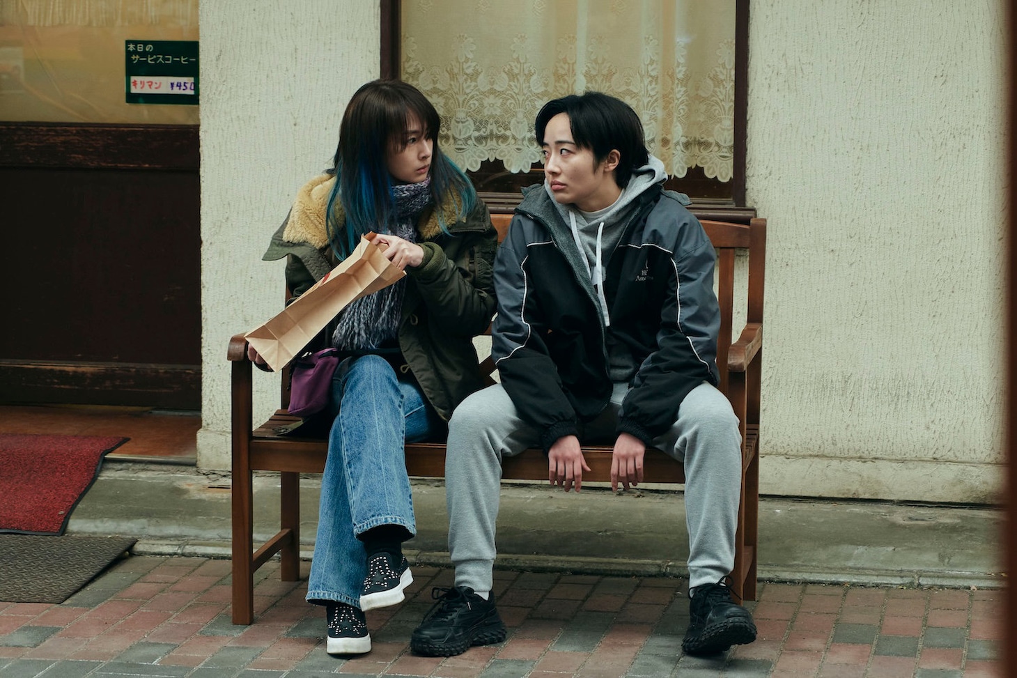 「ナイトフラワー」より、北川景子演じる永島夏希（左）と、森田望智演じる芳井多摩恵（右）