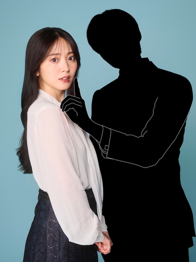 南愛衣（鈴木愛理）と氷室旬。©︎テレビ東京