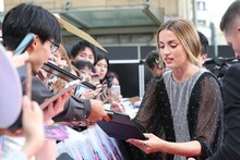 日本のファンと交流するアナ・デ・アルマス