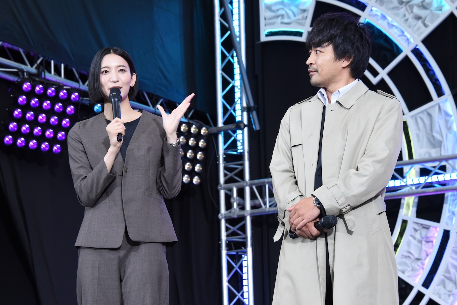 左から小貫莉奈、三嶋健太