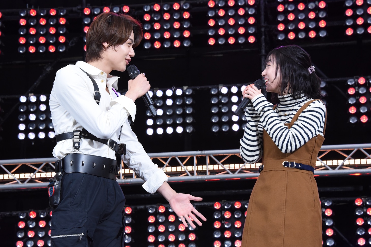 兄妹役で共演する今井竜太郎（左）と八木美樹（右）