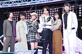 「仮面ライダーゼッツ」のメインキャスト。左から小貫莉奈、三嶋健太、堀口真帆、今井竜太郎、八木美樹、古川雄輝