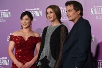 左から角田夏実、アナ・デ・アルマス、レン・ワイズマン