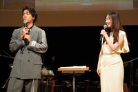 左から伊藤健太郎、福原遥