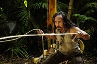 「ボーイ・キルズ・ワールド：爆拳壊界流転掌列伝」より、ボーイを鍛え上げる謎の男・シャーマン（ヤヤン・ルヒアン）