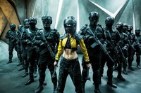 「ボーイ・キルズ・ワールド：爆拳壊界流転掌列伝」場面写真