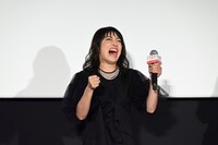 「近畿地方のある場所について」を観ていて一番怖かったシーンをジェスチャーで表現する菅野美穂