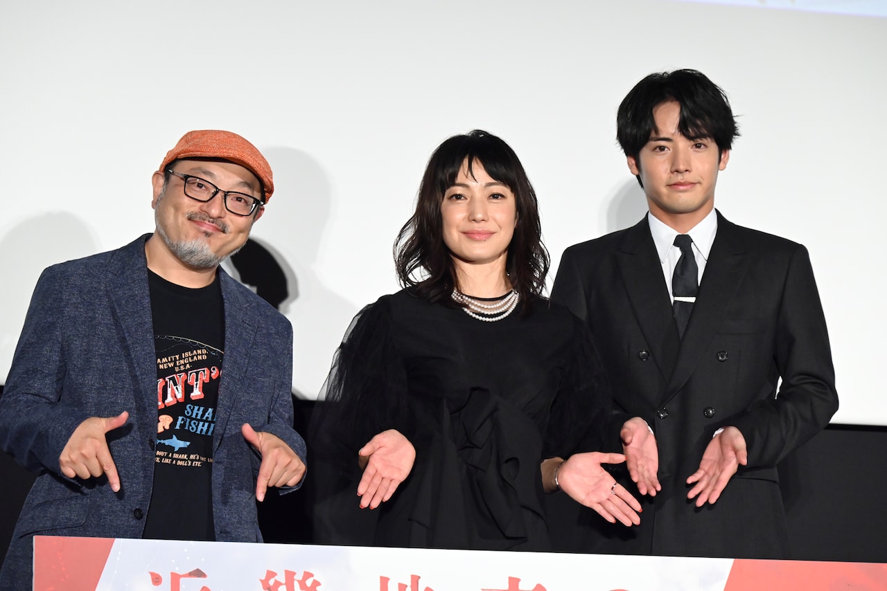 映画「近畿地方のある場所について」初日舞台挨拶の様子。左から白石晃士、菅野美穂、赤楚衛二