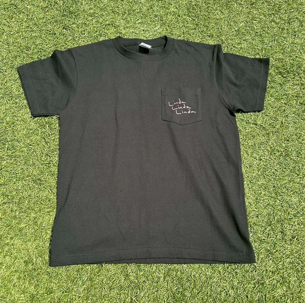 「リンダ リンダ リンダ 4K」公式グッズのTシャツ黒（S・M・L・LL 各税込3900円）