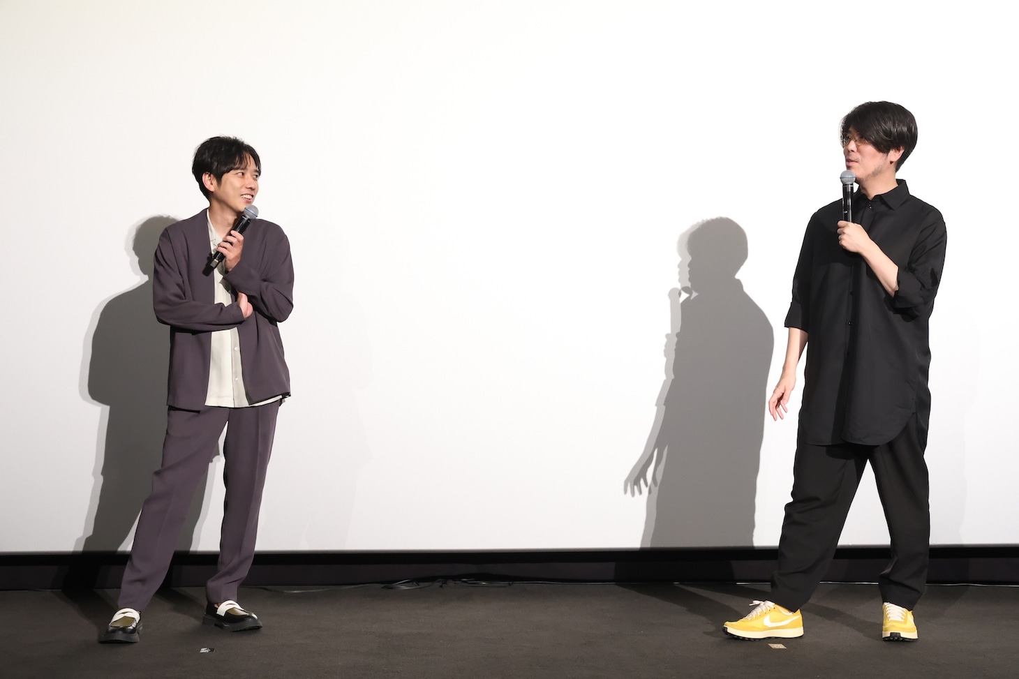 左から二宮和也、川村元気