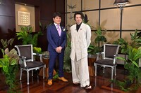 「日曜日の初耳学」のコーナー「インタビュアー林修」より、左から林修、オダギリジョー