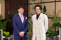 「日曜日の初耳学」のコーナー「インタビュアー林修」より、左から林修、オダギリジョー