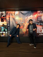 京都で「宝島」舞台挨拶付き先行上映に登壇した妻夫木聡（左）、大友啓史（右）