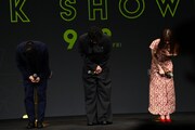 「ブラック・ショーマン」完成報告会の様子。左から田中亮、福山雅治、有村架純