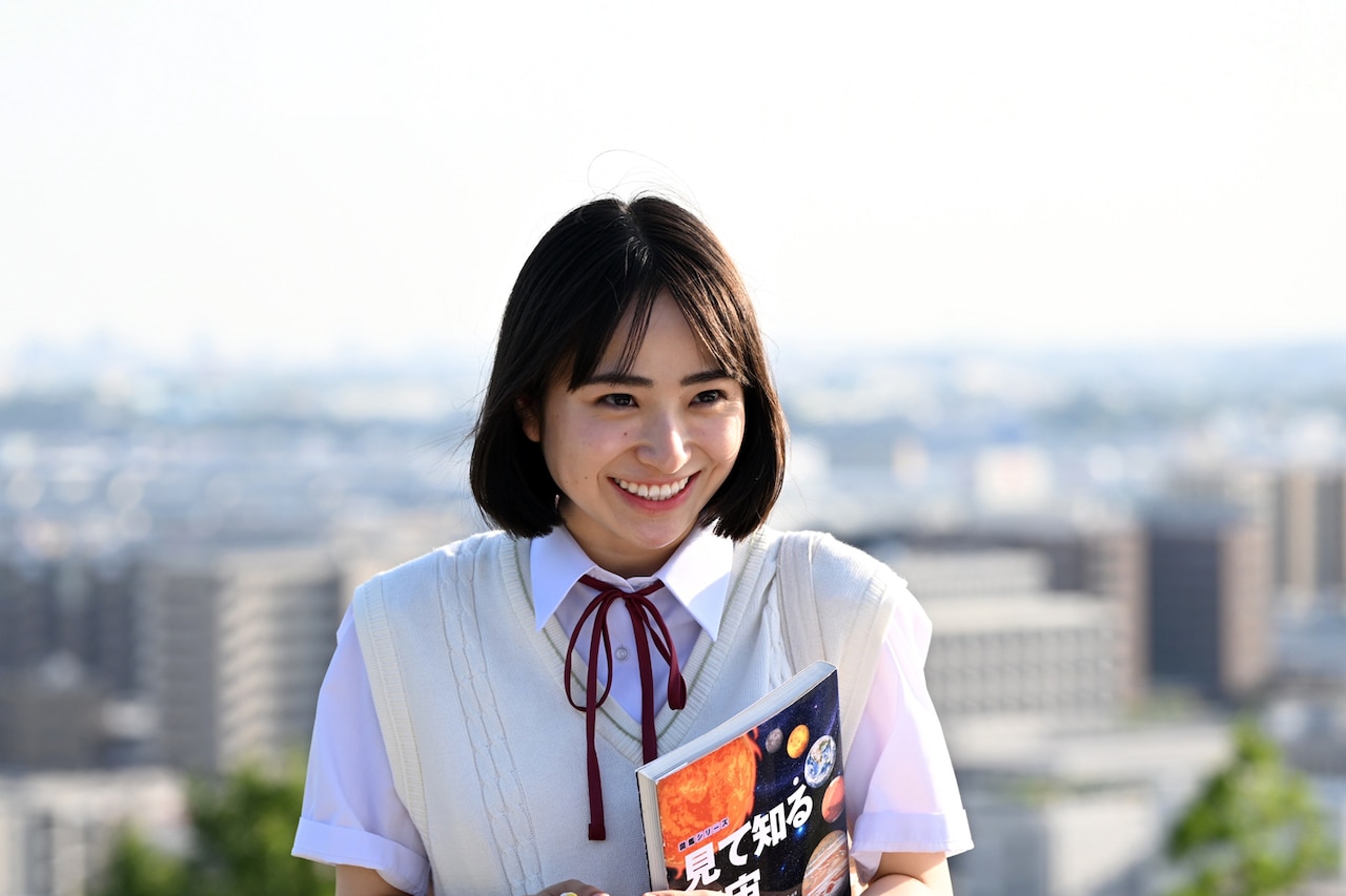 夜ドラ「いつか、無重力の宙（そら）で」より、田牧そら演じる高校時代の望月飛鳥