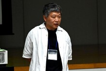 「“監督”ではなく、“かんとくん”と呼んでください」と挨拶した是枝裕和