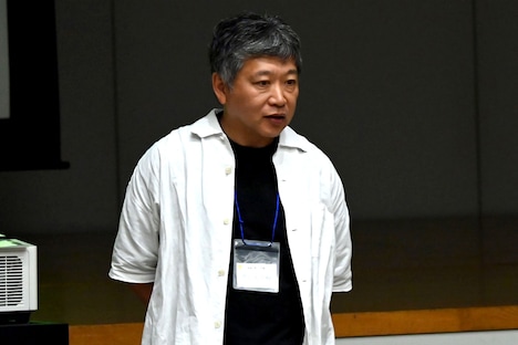 「“監督”ではなく、“かんとくん”と呼んでください」と挨拶した是枝裕和
