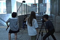 映画制作ワークショップ「映画と夏の7日間」にて、実際に撮影を行う子供たち