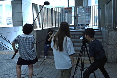 映画制作ワークショップ「映画と夏の7日間」にて、実際に撮影を行う子供たち