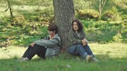 「もういちどみつめる」より、筒井真理子演じる典子（右）と高田万作演じるユウキ（左）