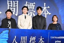 「人間標本」制作発表会見の様子。左から廣木隆一、市川染五郎、西島秀俊、湊かなえ