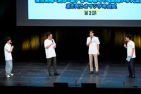 MCを務めたエバースとカベポスター（写真提供：吉本興業）