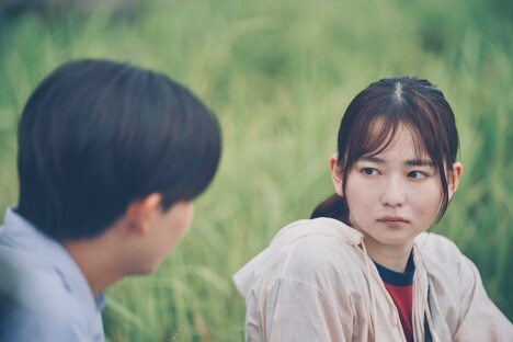 「恋に至る病」より、宮嶺望に強い視線を送る寄河景（山田杏奈）