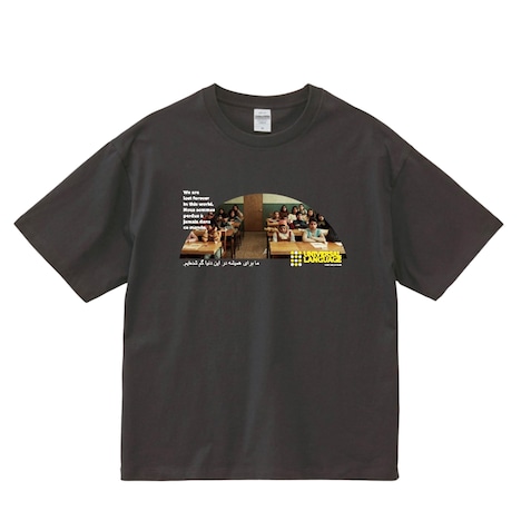 「ユニバーサル・ランゲージ」日本オリジナルグッズの「永遠にこの世界で迷っている。」Tシャツ（M / L / XL、税込4500円）
