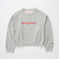 「IN MY DEN」第2弾アイテムのスウェット（M・L 各税込9200円）