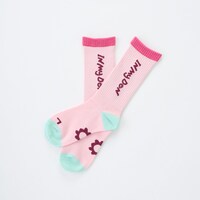 「IN MY DEN」第2弾アイテムのソックス（ピンク / M・L 各税込2500円）