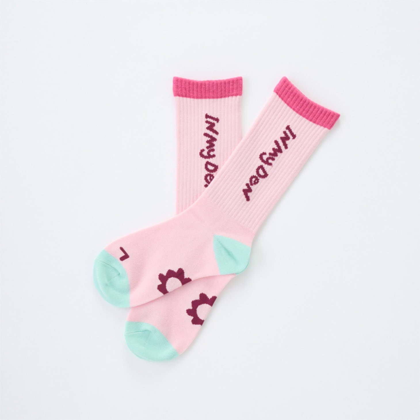「IN MY DEN」第2弾アイテムのソックス（ピンク / M・L 各税込2500円）